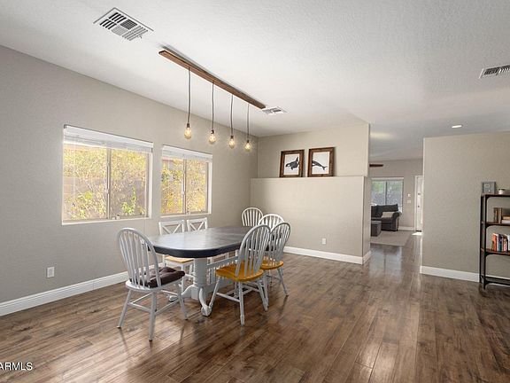 Living room/dining room