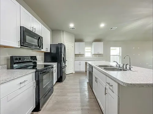 626 E Fairway Lake Dr Photo 1