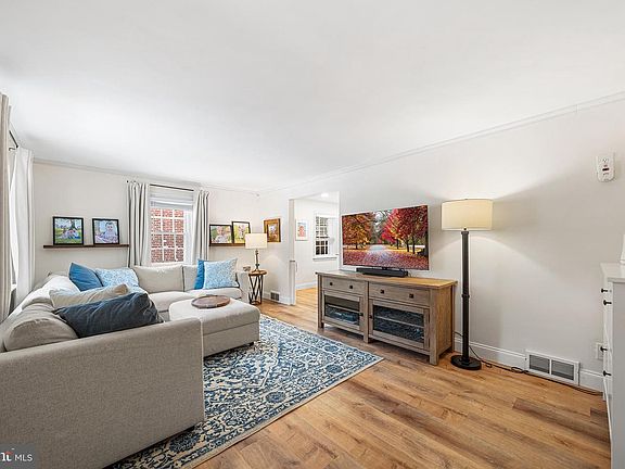 3rd image of 26 Moreland Rd