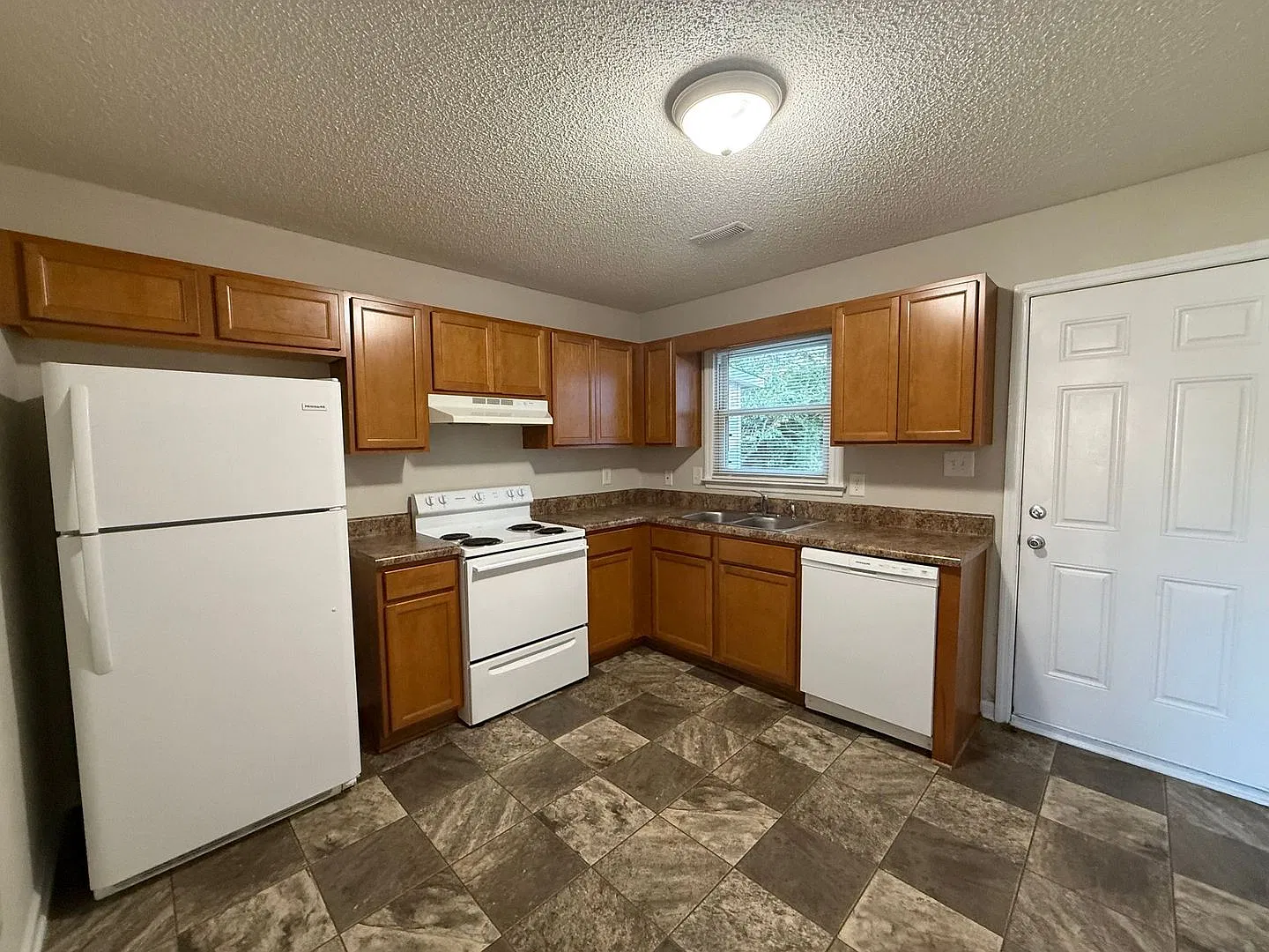 Nice 2 bedroom, 1 bath Duplex — Photo 2