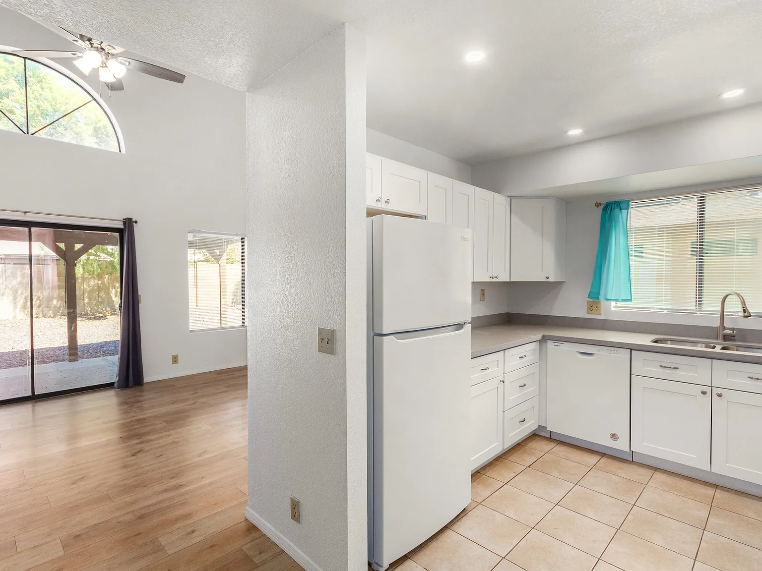 3 bed, 1355 sqft, $2,175 — Photo 2