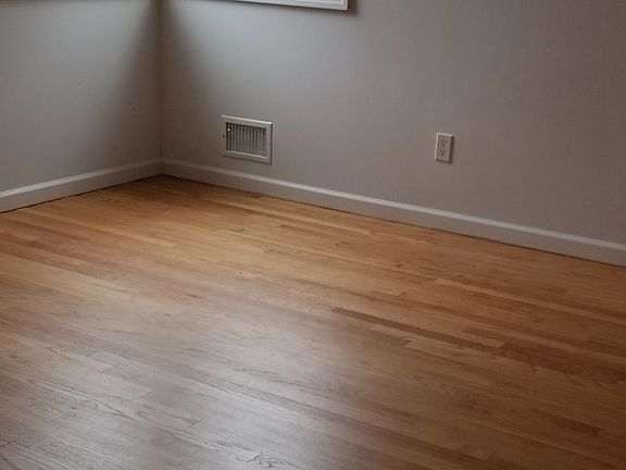 5th image of 81 Quinlan Ave