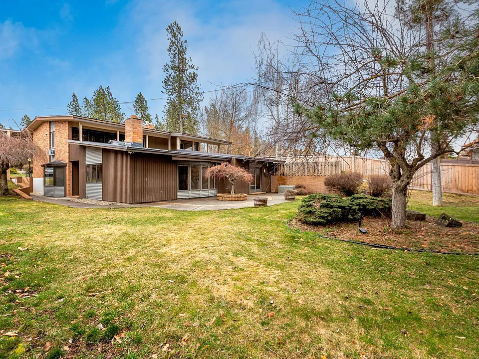 Large, private backyard that is fully fenced