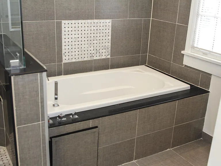 201 W Duffy St #B — Photo 2
