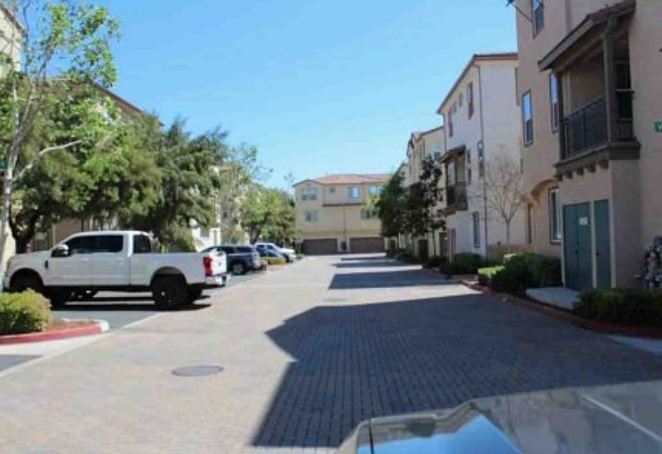 Exterior Neighborhood (street photo)