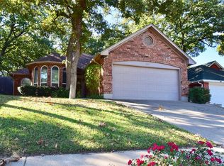 4916 Canberra Ln, Arlington, TX 76017