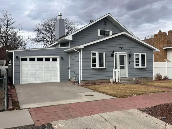 121 E Laramie St, Guernsey, WY 82214