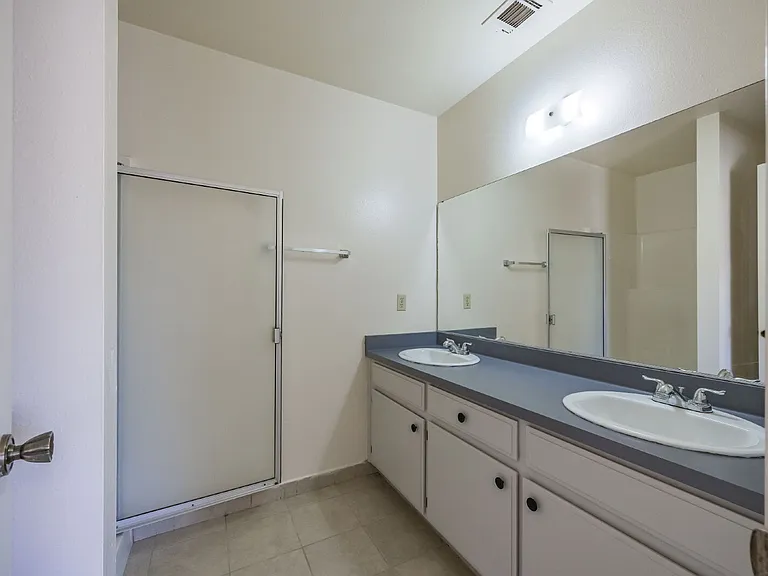 1021 W Perdew Ave — Photo 24