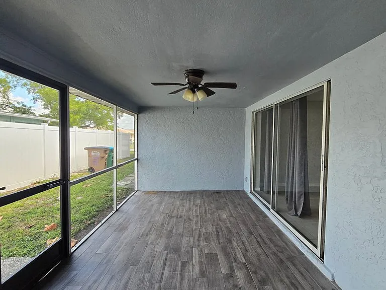 702 SE 47th St #4 — Photo 21