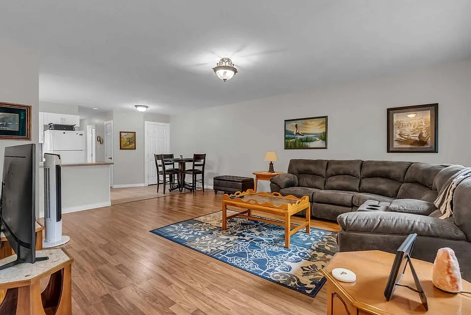 3222 McGill Street — Photo 2