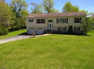 24 Juniper Rd, Highland Lakes, NJ 07422