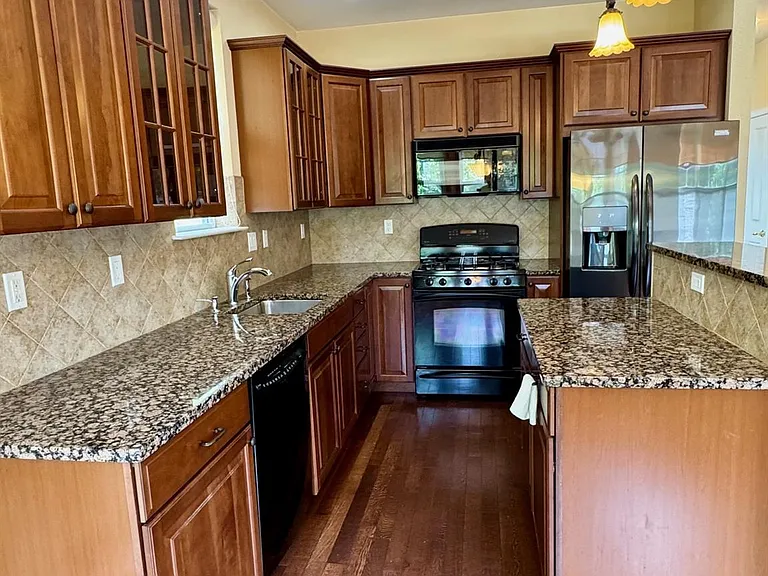 8 Green Ct — Photo 16