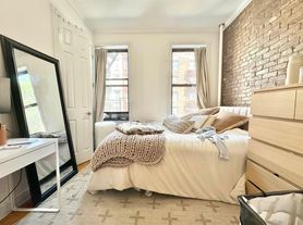 212 E 29th St