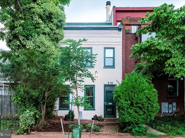 210 13th St SE, Washington, DC 20003