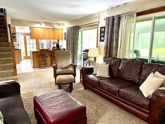 4th image of 32 Sherman Ct