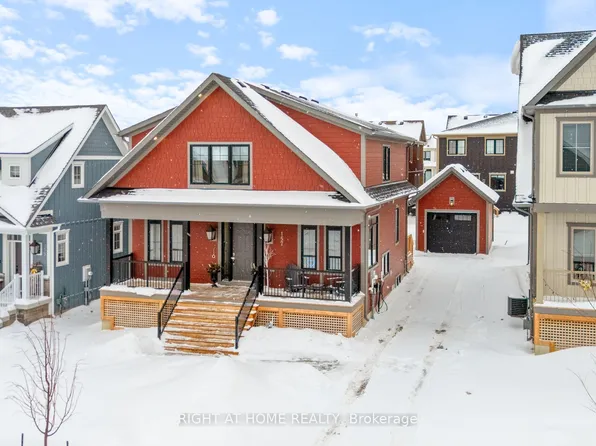 157 Courtland St, The Blue Mountains, ON L9Y 5L7