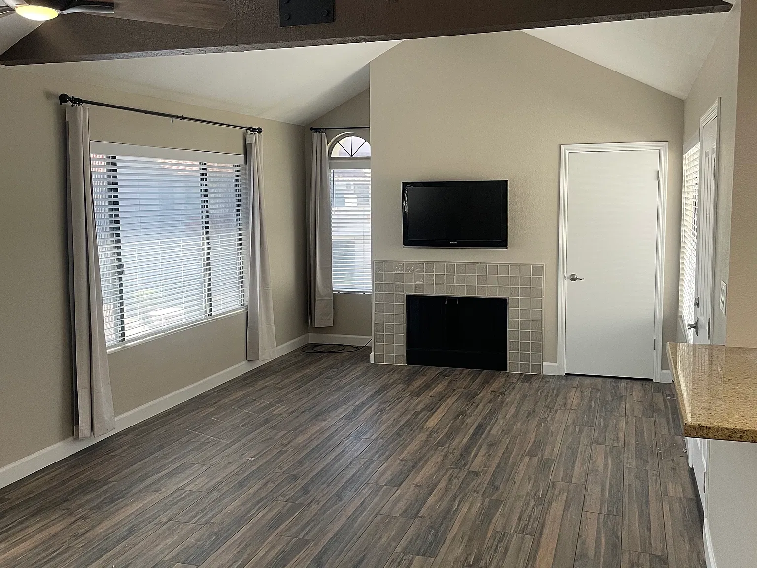 10115 E Mountain View Rd — Photo 1