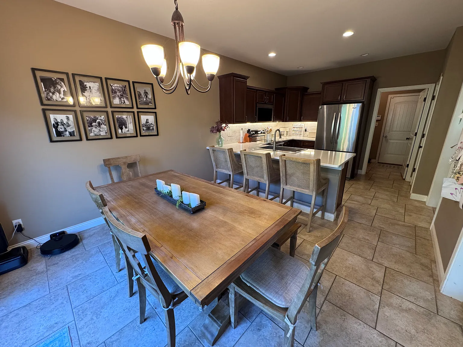 4 bed, 2575 sqft, $2,950 — Photo 4