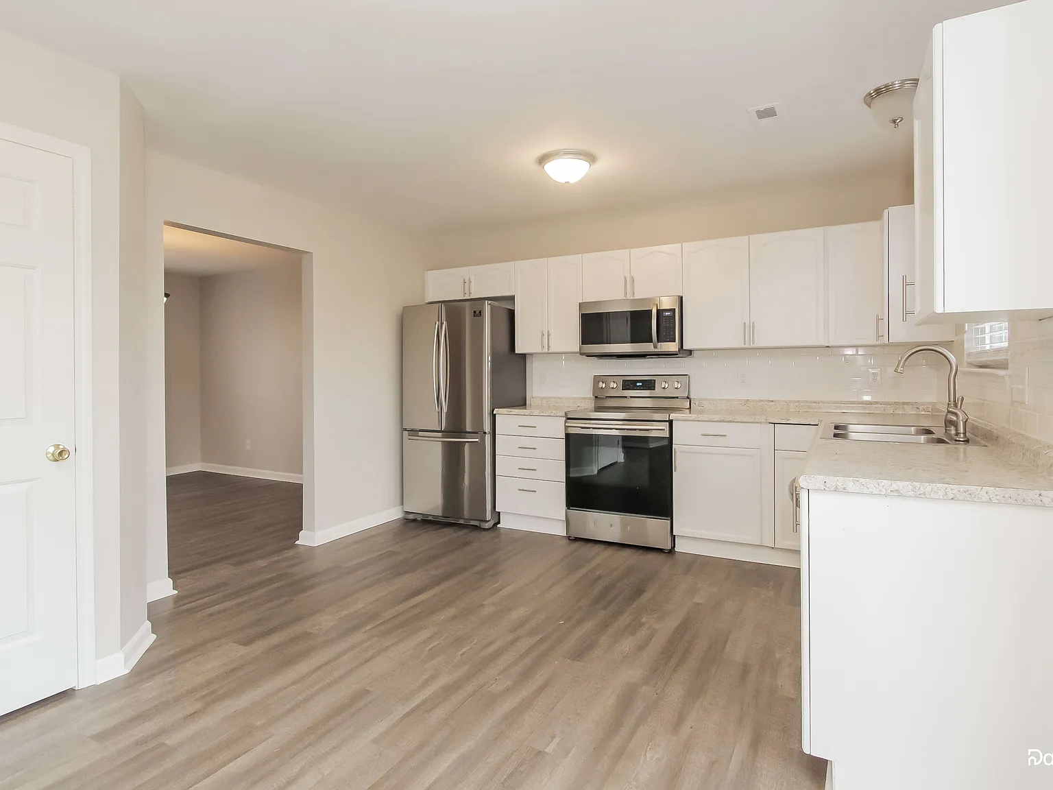 3 bed, 2.5 bath, 1633 sqft, $1,985 — Photo 4