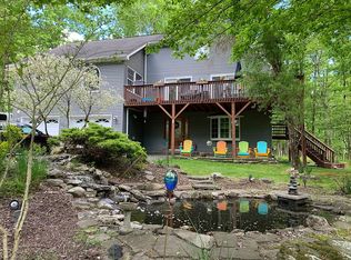 268 W Lakeview Rd, Lackawaxen, PA 18435