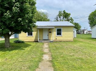 202 NW 3rd St, Casey, IL 62420