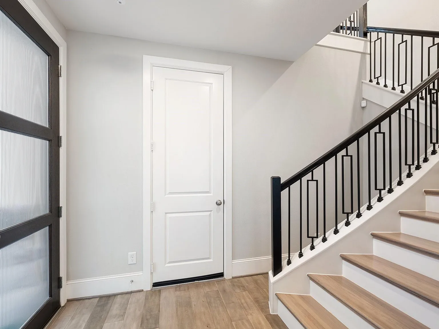 3 bed, 3.5 bath, 2106 sqft, $3,400 — Photo 3