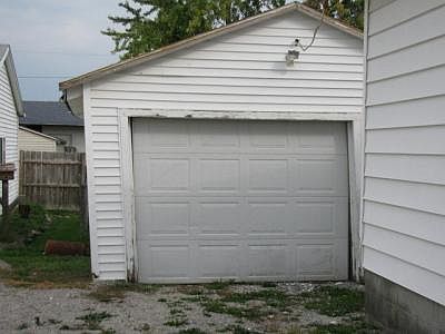 5th image of 834 Oak Grove Ave
