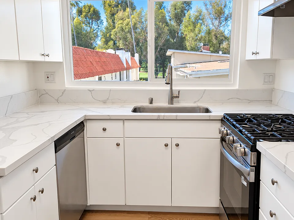 12324 Montana Ave #10