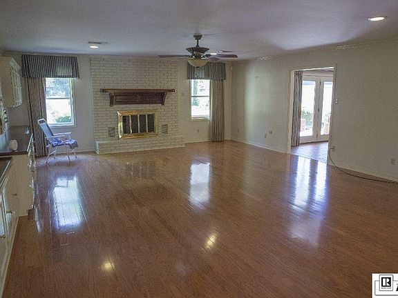4th image of 703 Oakhurst Dr
