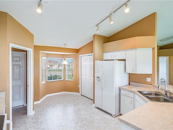 5th image of 8908 Pebblebrooke Dr