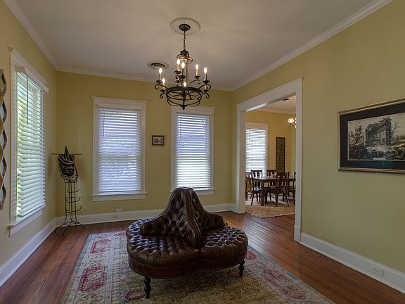 4th image of 106 W San Antonio St