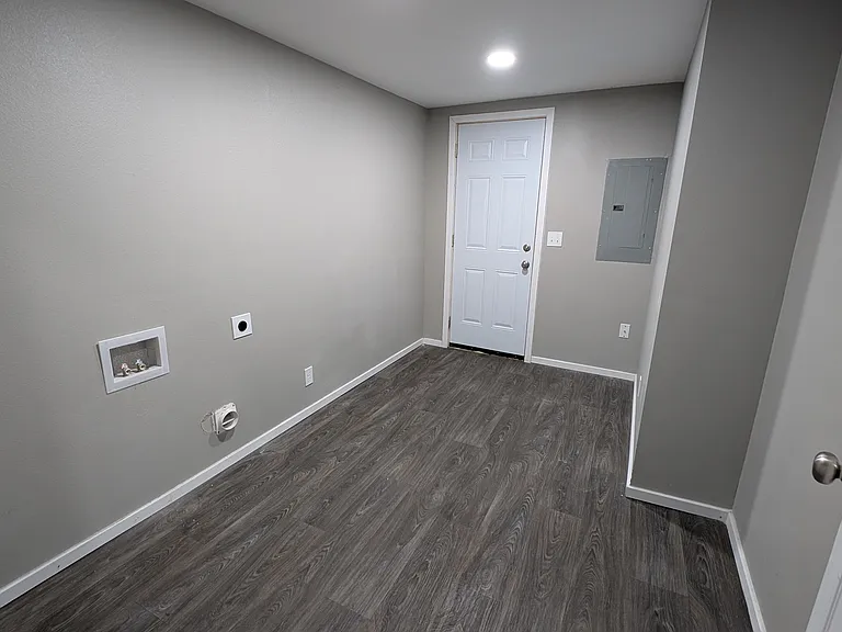 820 S Moffet Ave — Photo 8