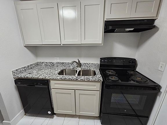 2nd image of 702 College St #4