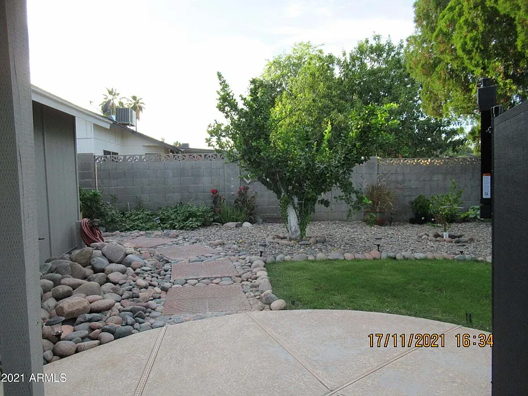2324 W Highland Ct — Photo 20