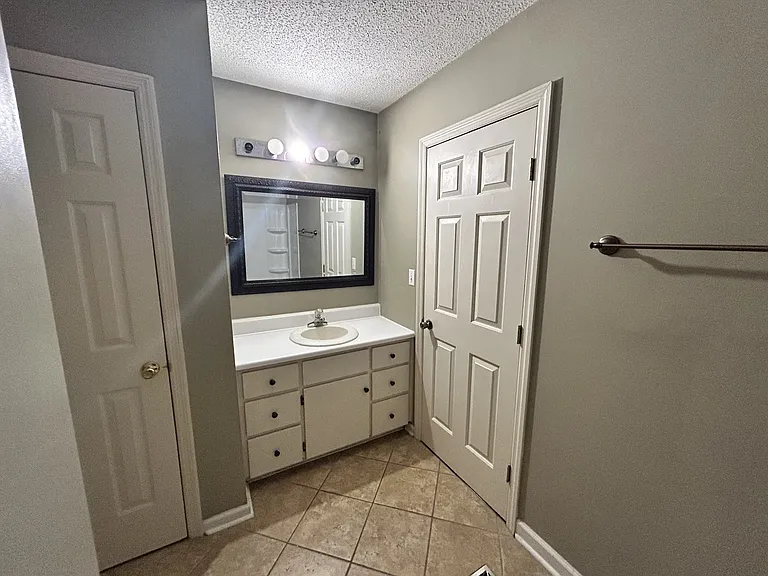 504 Short St #B — Photo 6