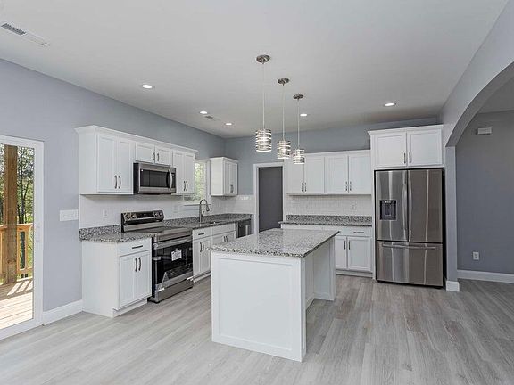 5th image of 276 Millstone Dr