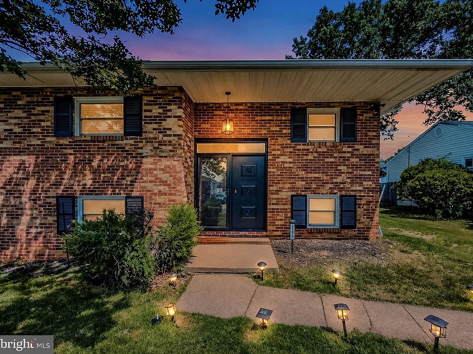 1st image of 292 Mackintosh Dr