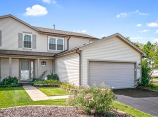 916 Oak Ridge Dr, Streamwood, IL 60107