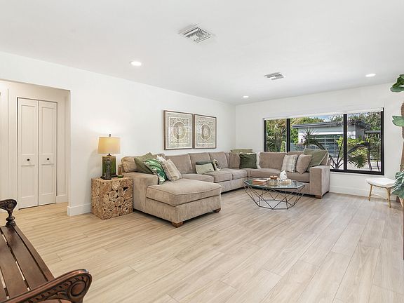 5th image of 300 Edmor Road