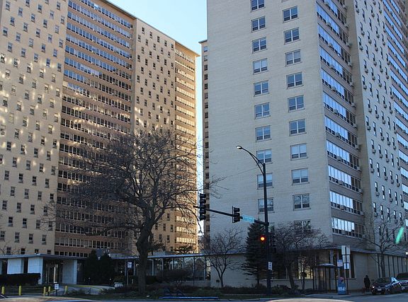 3rd image of 3950 N Lake Shore Dr APT 2115