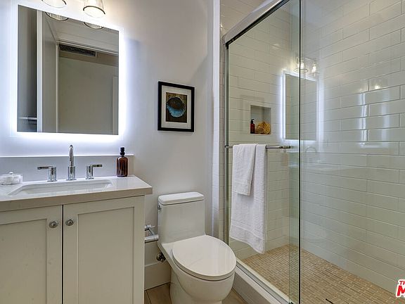 4th image of 4241 Woodcliff Rd