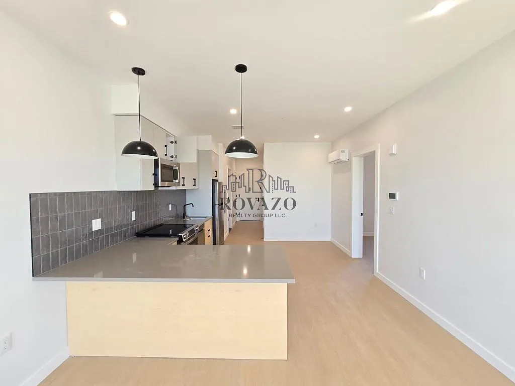 2 bed, 827 sqft, $2,800 — Photo 1