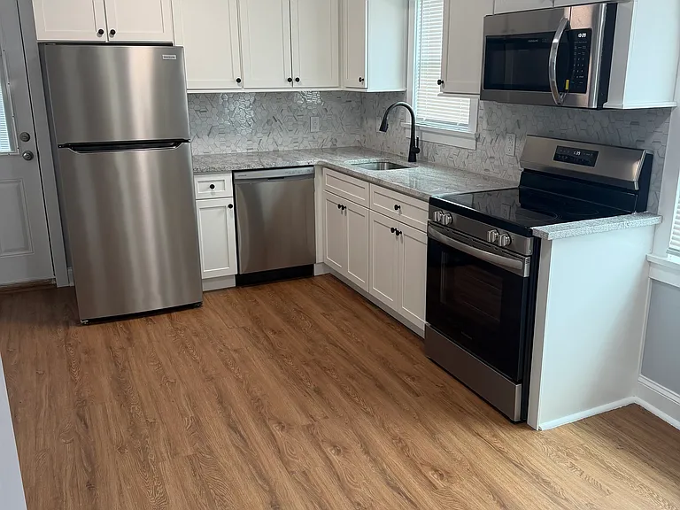 1623 Kenneth Ave — Photo 2