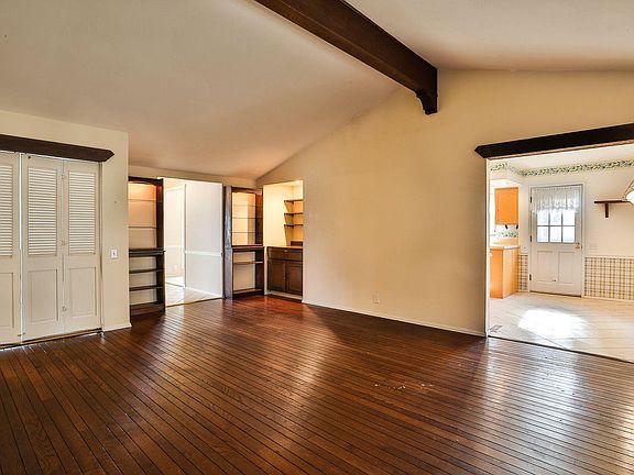 5th image of 323 Sudbury Ln
