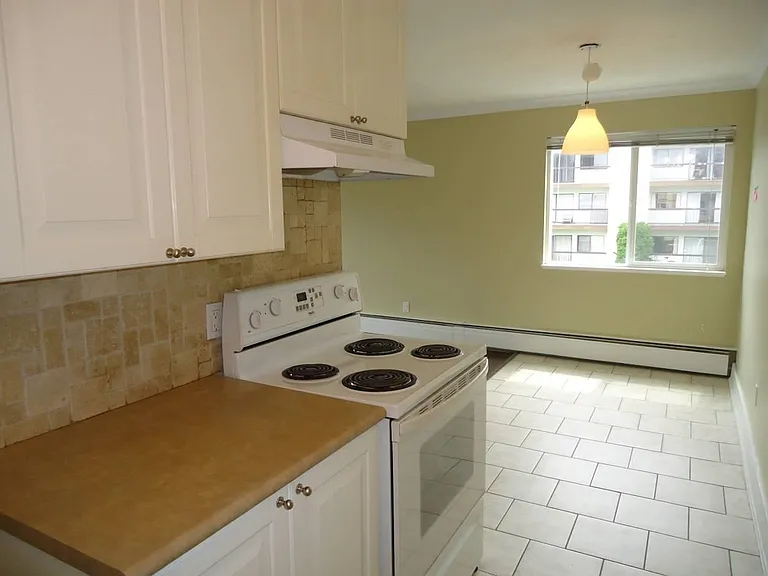 630 Clarke Rd — Photo 4