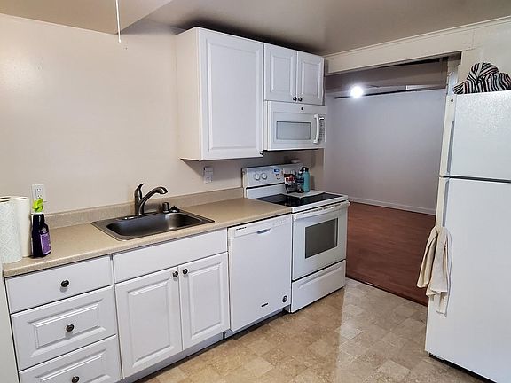 3rd image of 18556 5th Ave NE #B