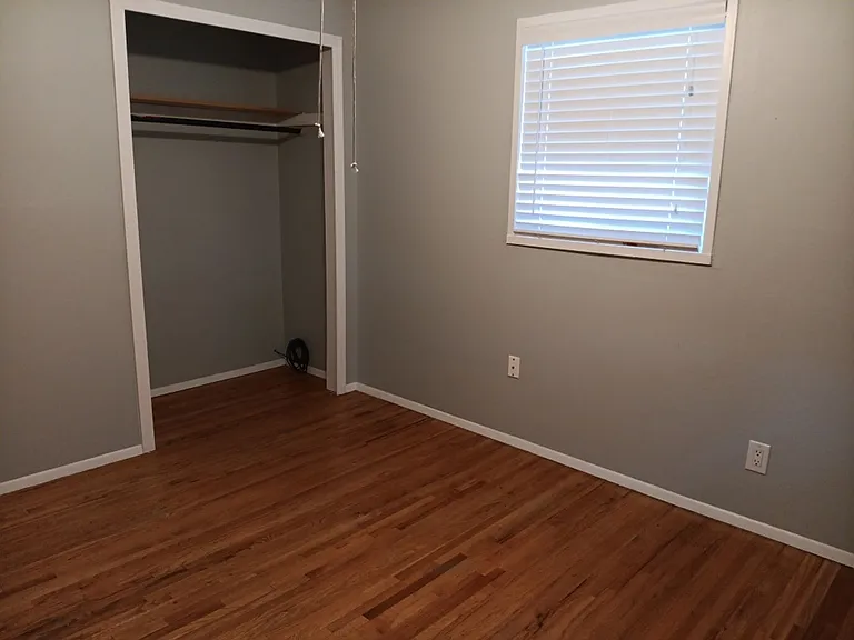 2632 Valencia Dr NE — Photo 3