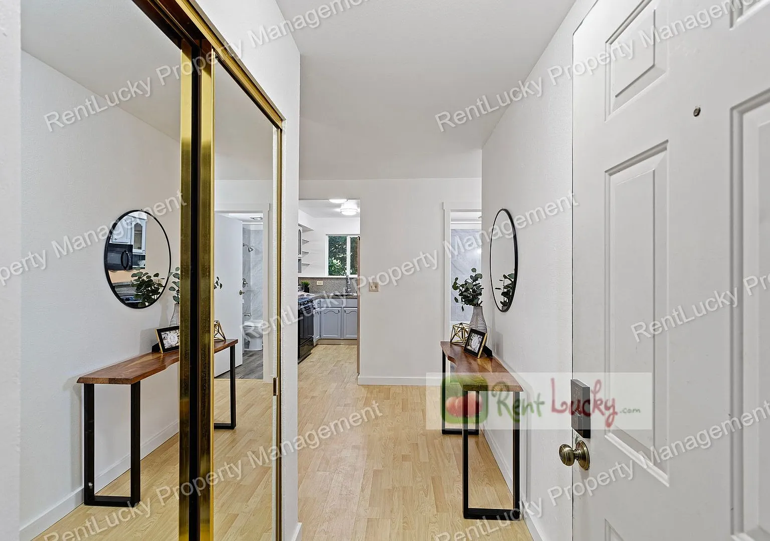 Beautifully Updated!! Gorgeous 2-Bedroom Condo In Amazing Kirkland Location! — Photo 2