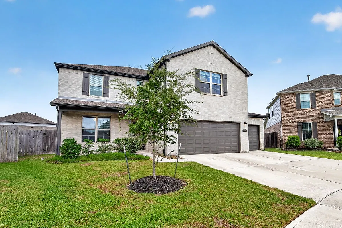 5 bed, 4.0 bath, 3075 sqft, $3,000 — Photo 1