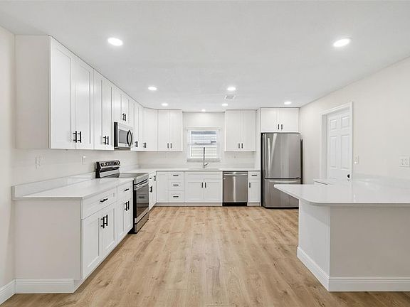 3rd image of 6003 TAMPA SHORES BOULEVARD